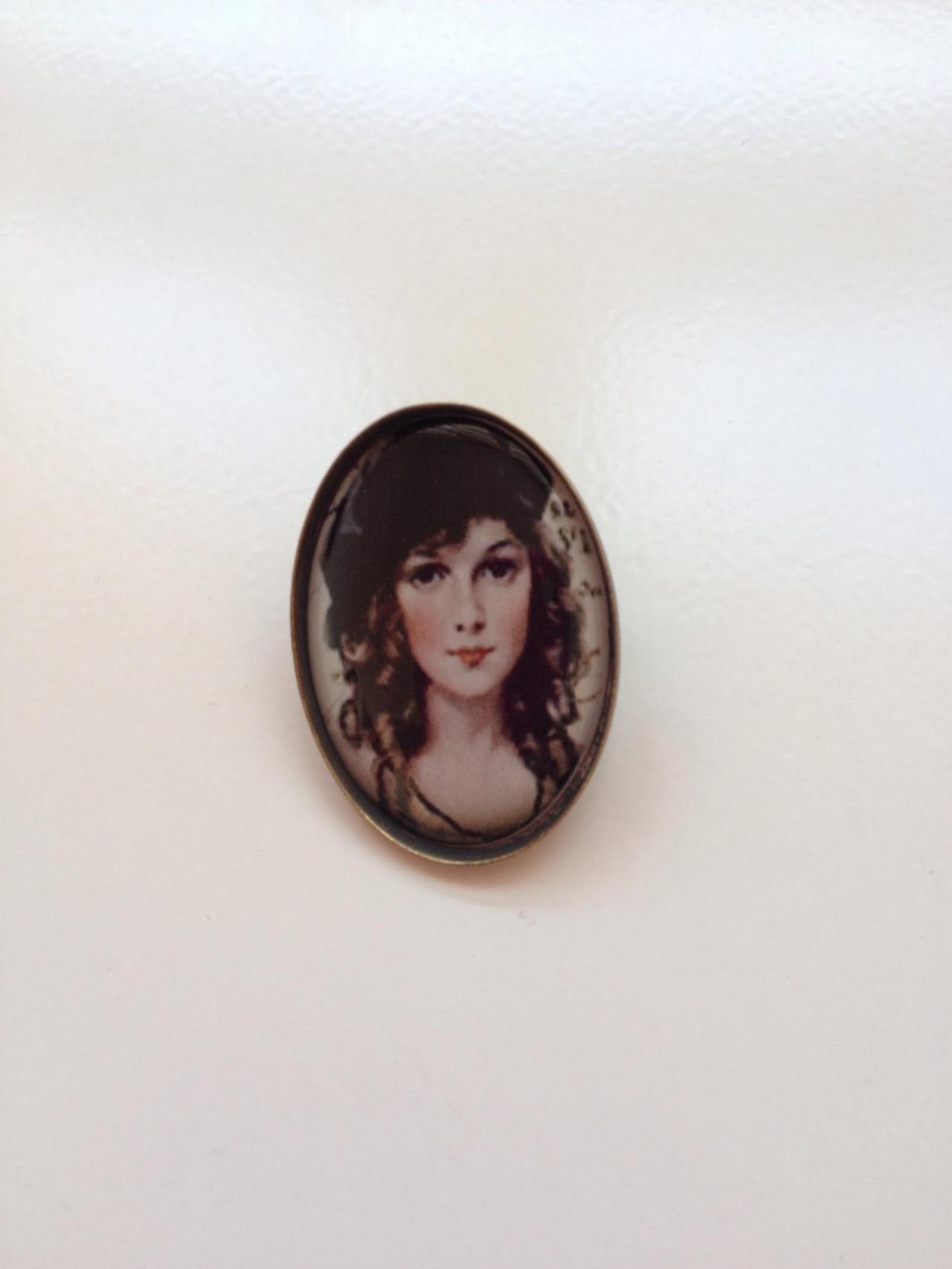 Pin 85 - old school pin old woman image brooch perfect gift vintage style autumn winter fashion