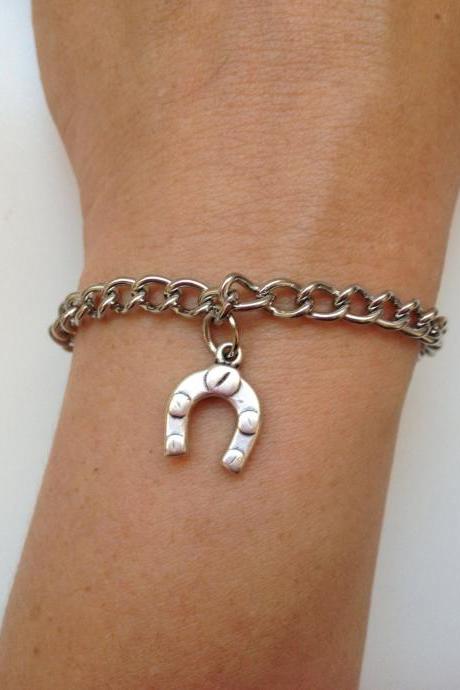 Horseshoe chain Bracelet 12- friendship metal chain cuff bracelet horseshoe gift adjustable current womenswear unique innovative